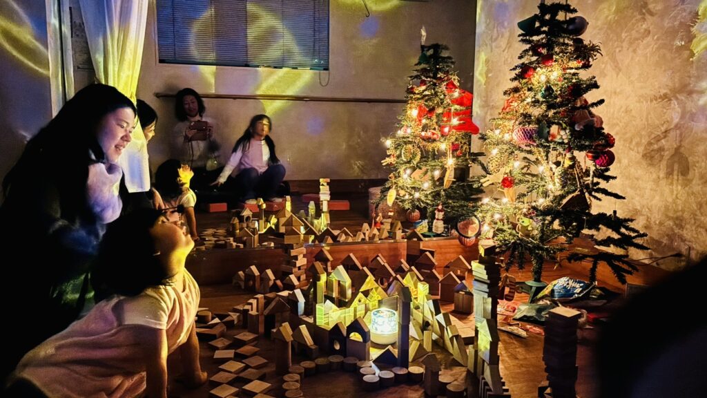 クリスマスソングの演奏＆積み木で街並み作り