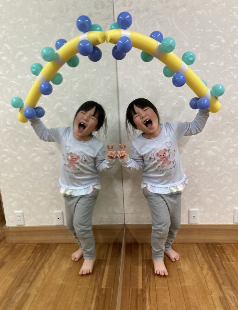 NIJINアカデミー横浜反町校で鏡を使って遊びを考えたよ！