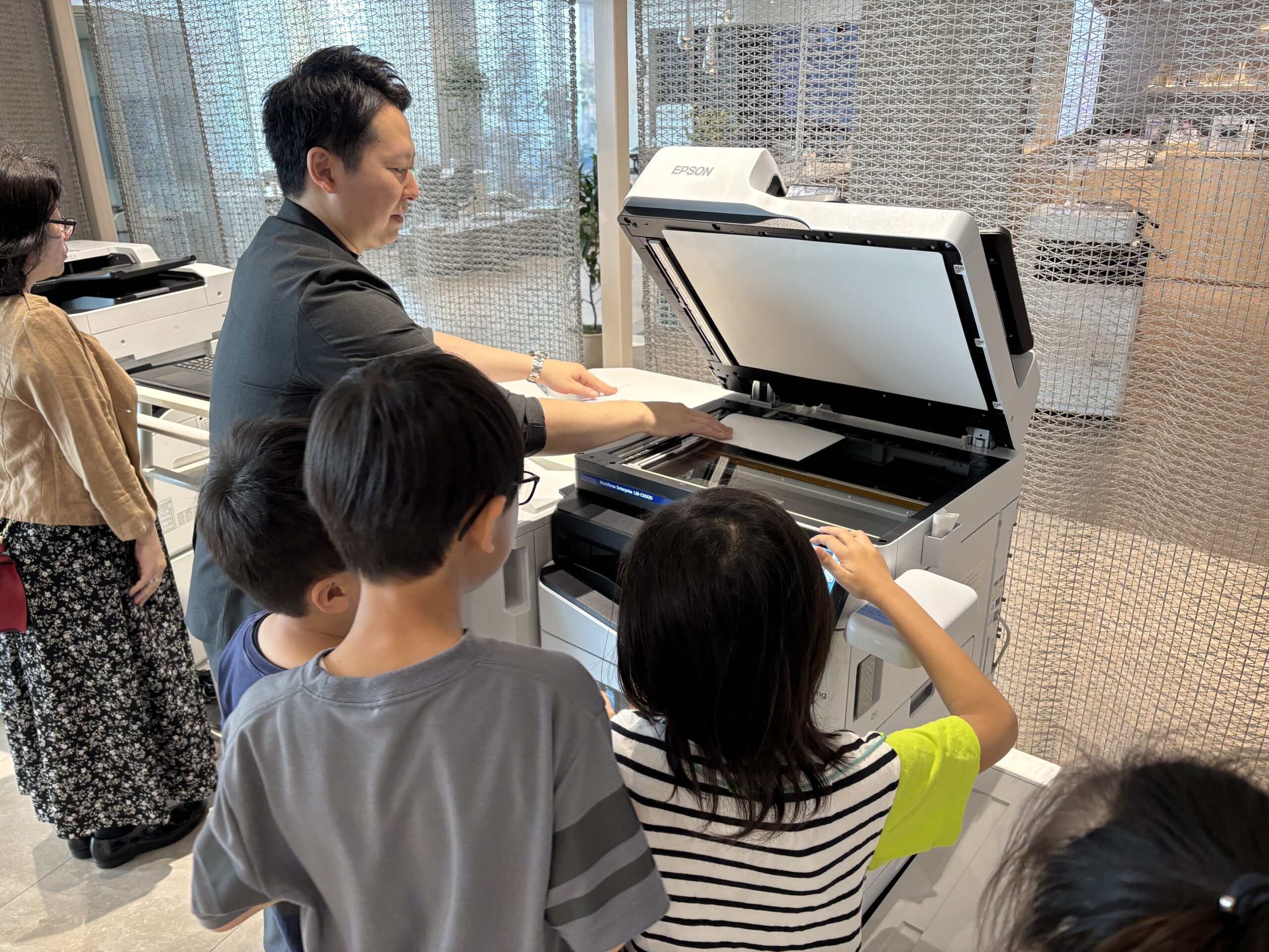 Epson XaiLabでの施設見学の様子