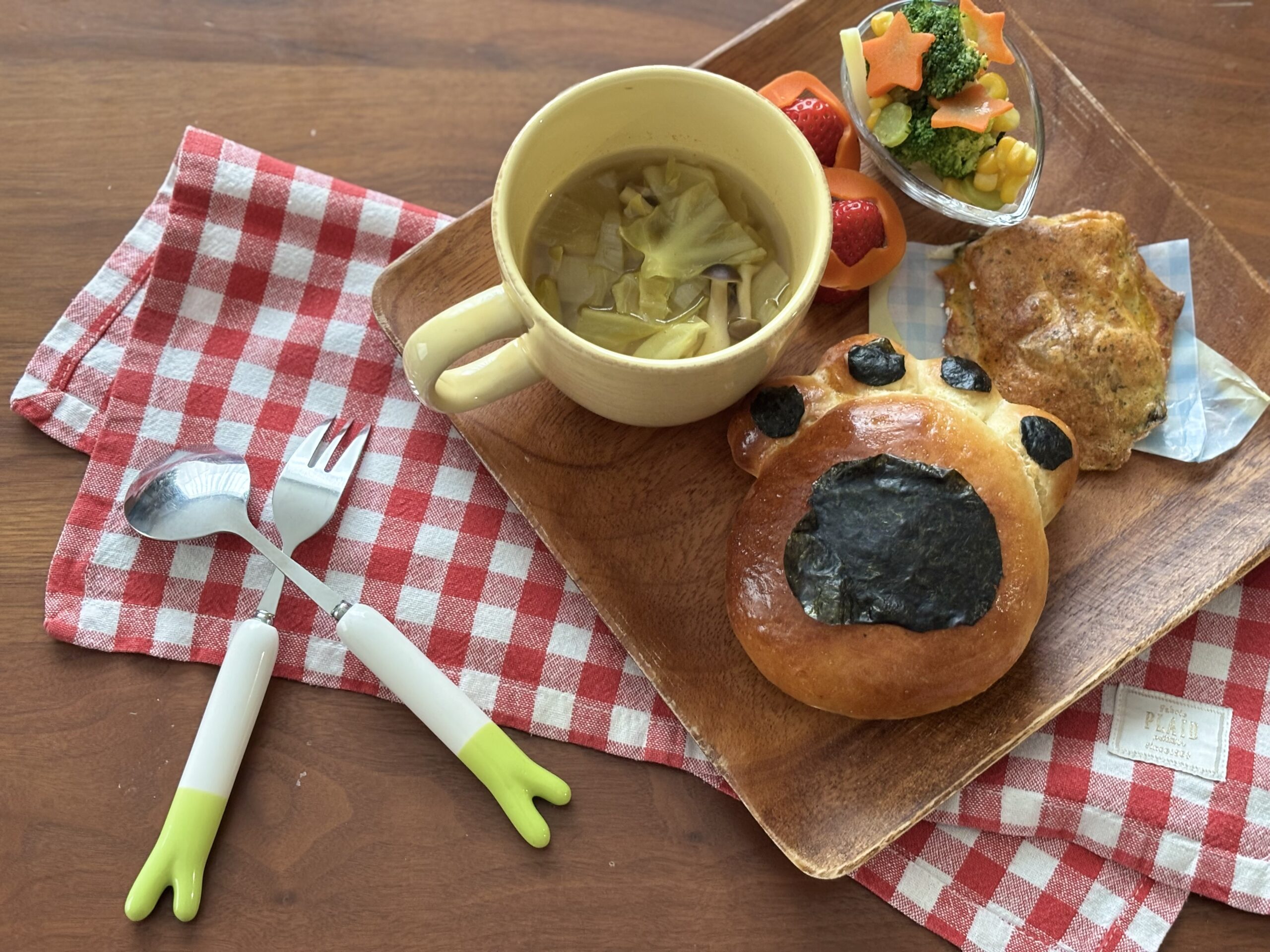 自分たちで用意した昼ごはん