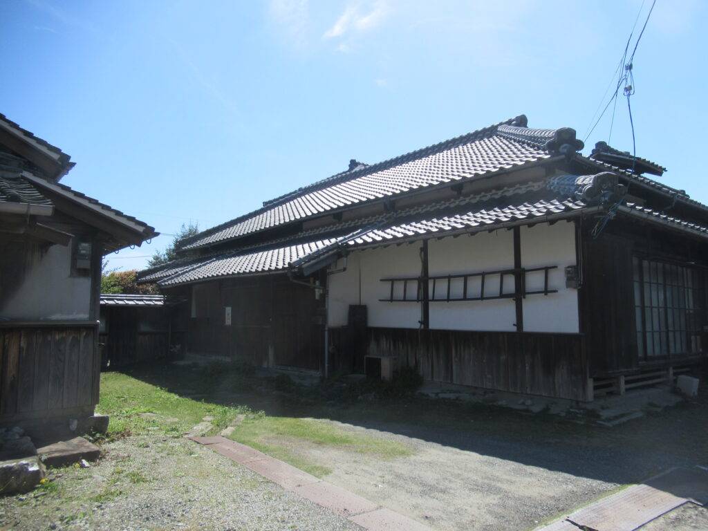 NIJINアカデミー熊本八代校の入る武家屋敷の外観