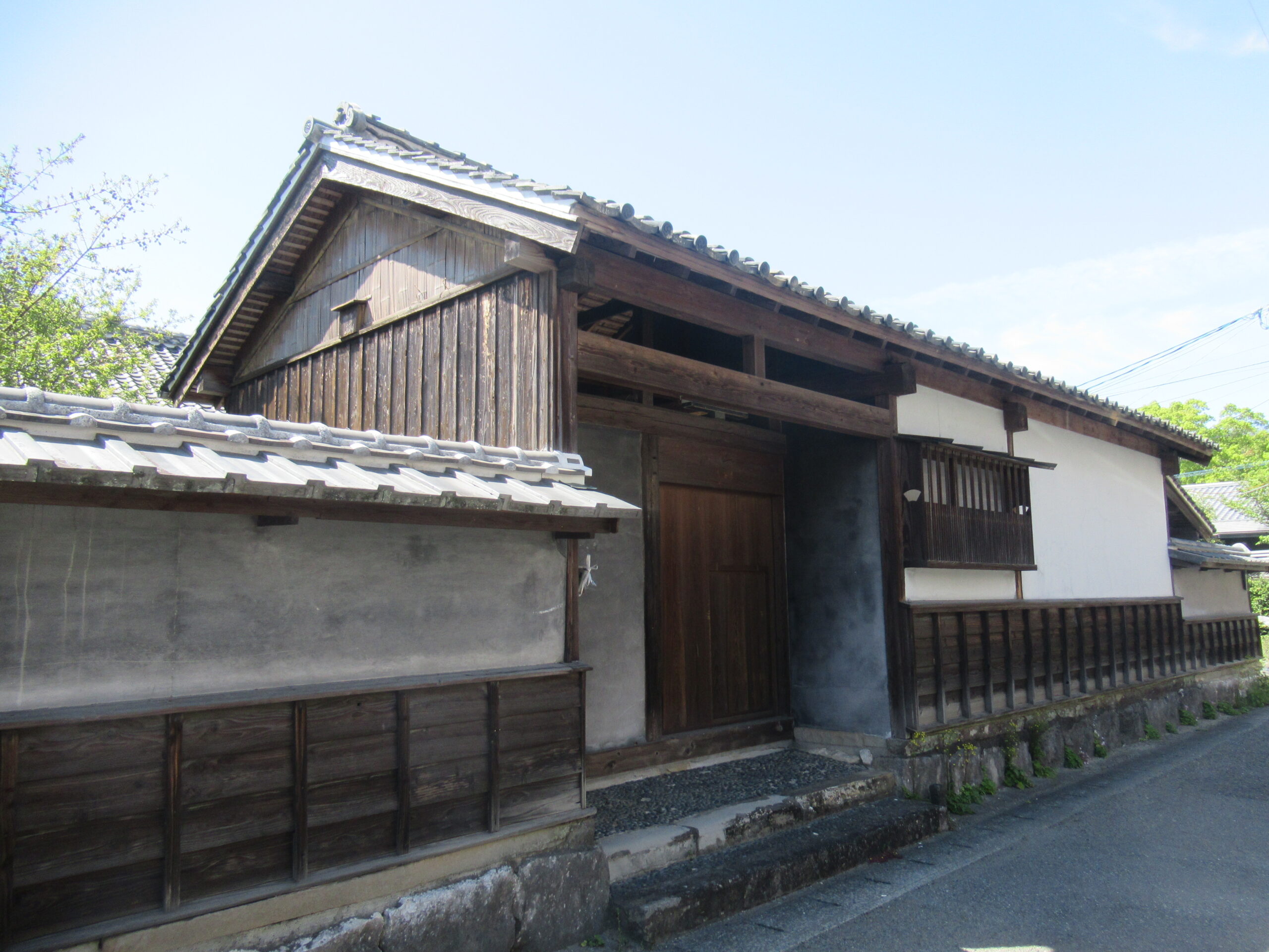 古い日本家屋の外観