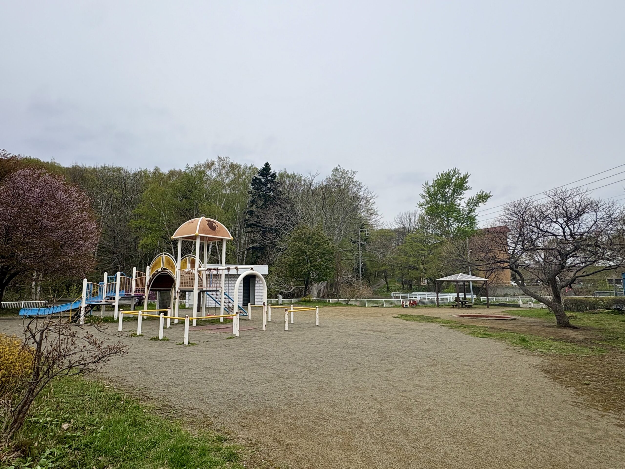遊具のある近所の公園