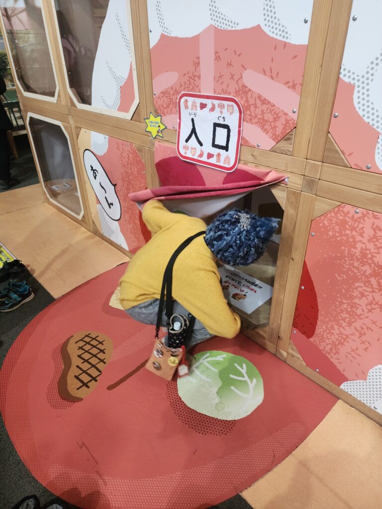リアル諏訪校の教室で過ごす生徒たちの様子