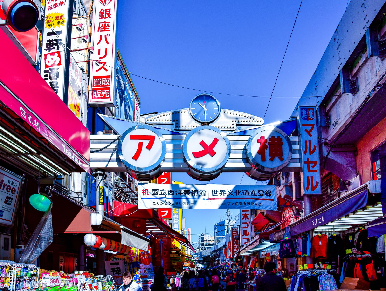 商店街のアーケード