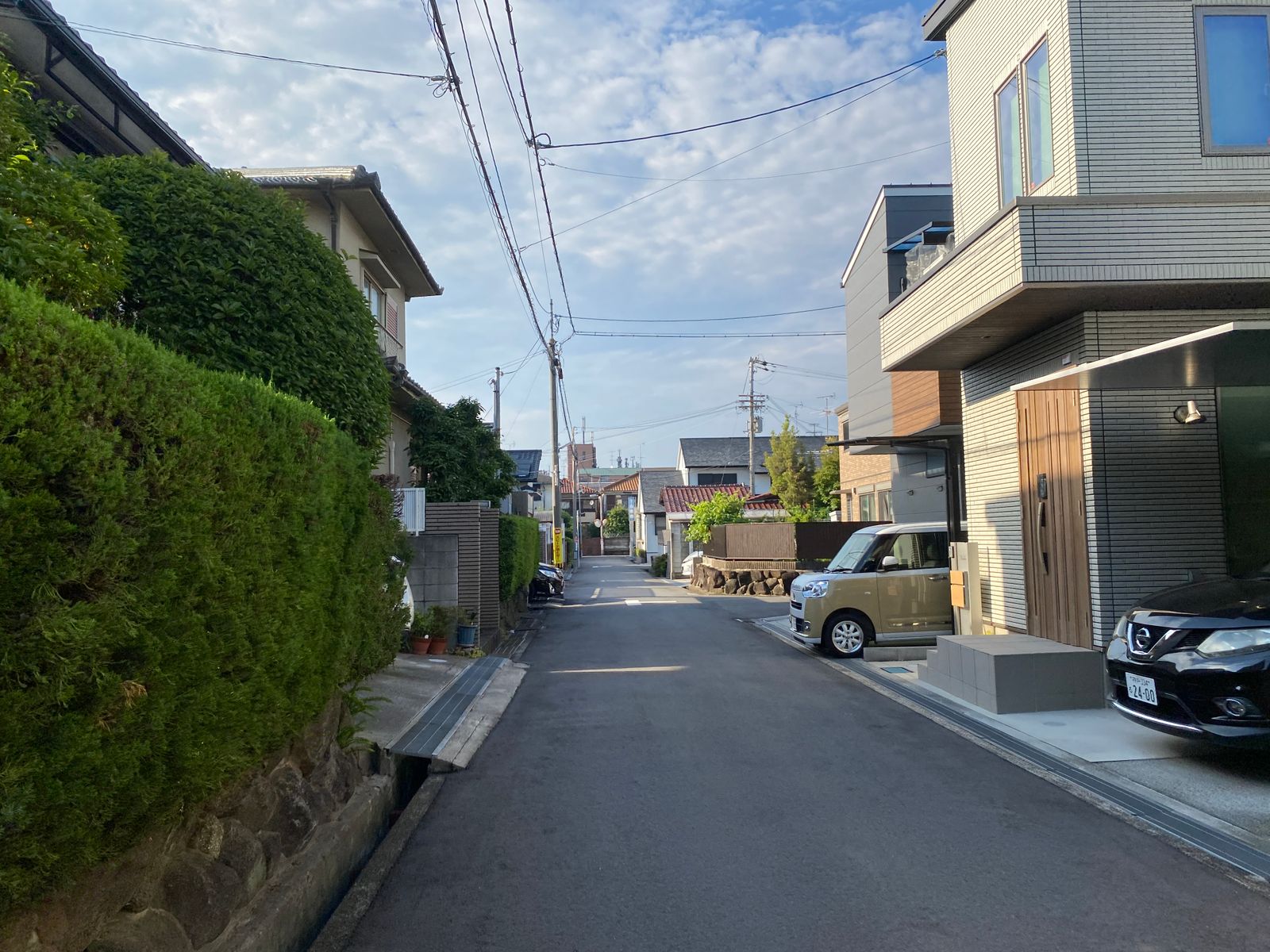 住宅街の静かな通り