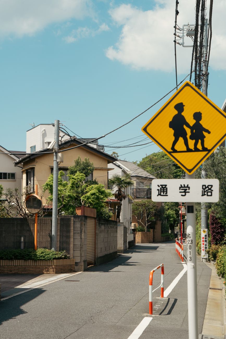 静かな住宅街の路地