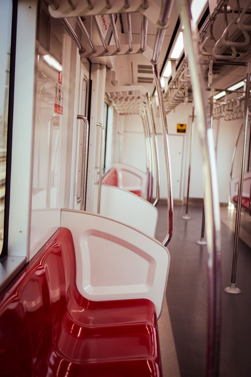 夕方の電車の車内