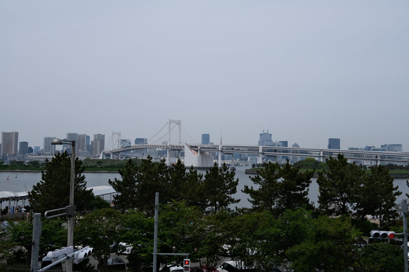 レインボーブリッジと東京湾