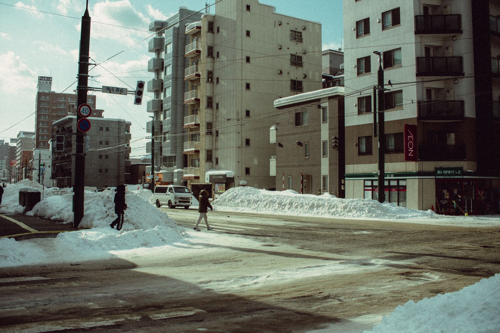 雪解けの住宅街