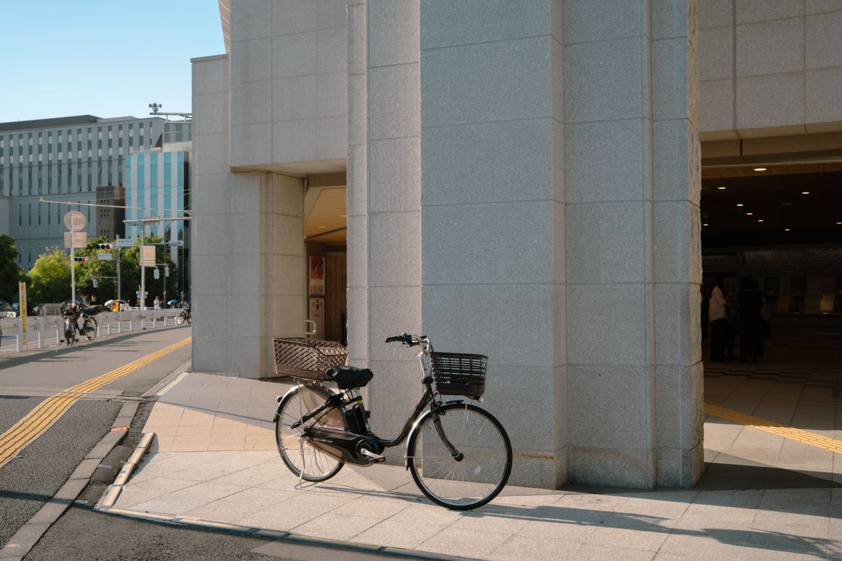 駅前にとめた自転車（イメージ写真）