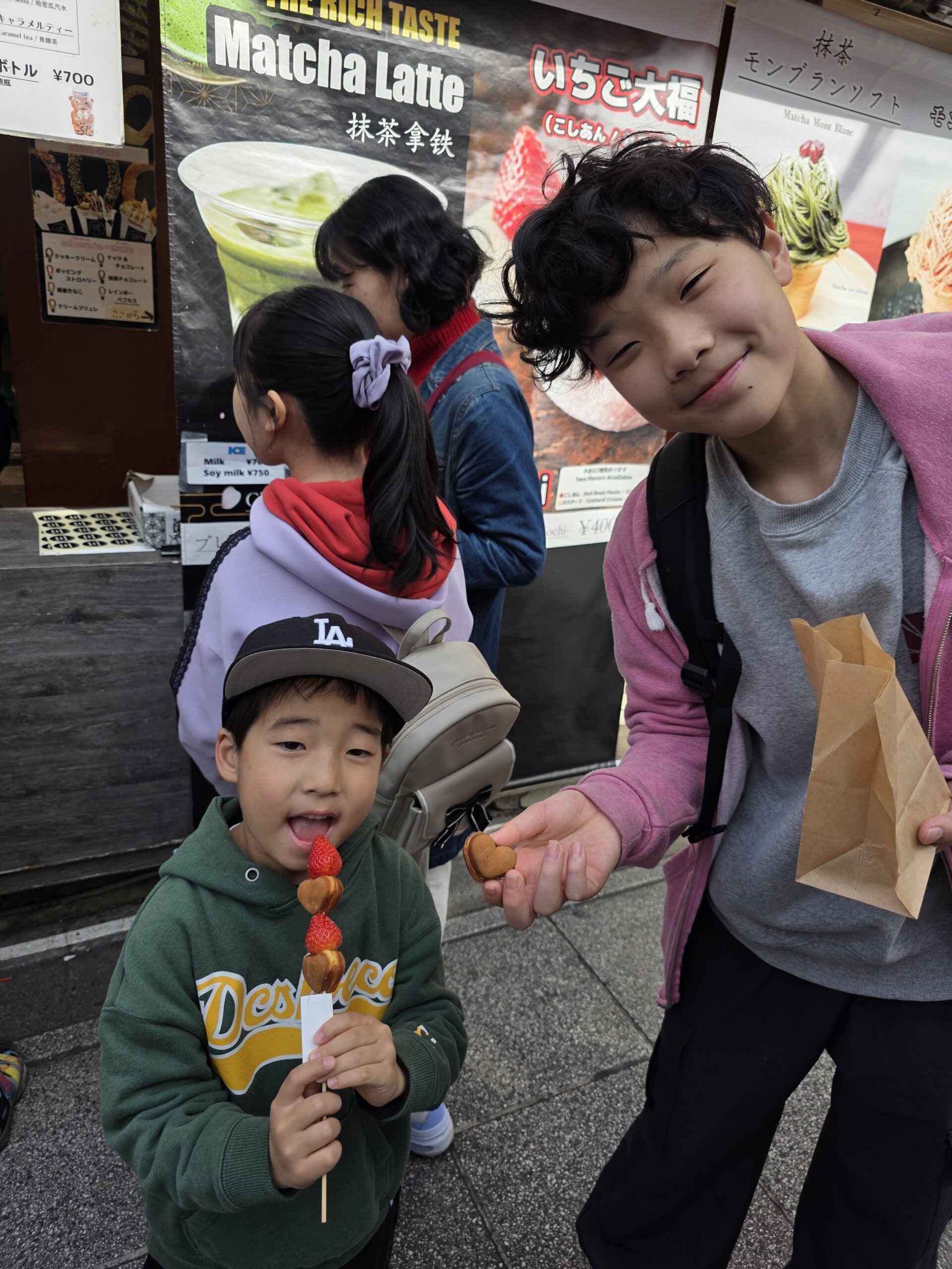 笑顔で過ごすNIJINアカデミーの子どもたち