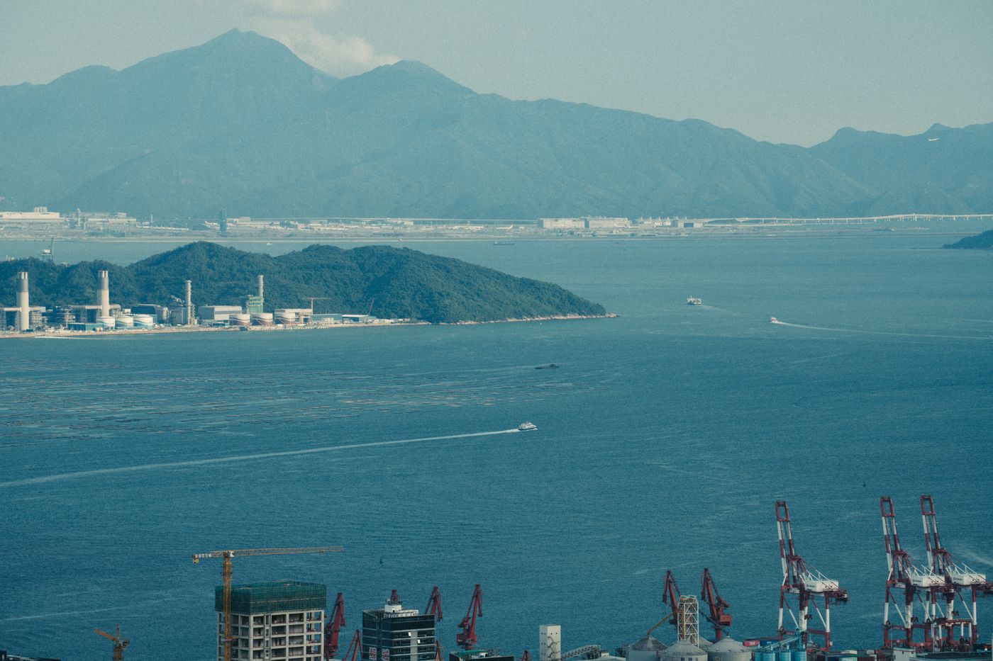 千葉市のインターナショナルスクール選びのイメージ：海と島の風景（イメージ）