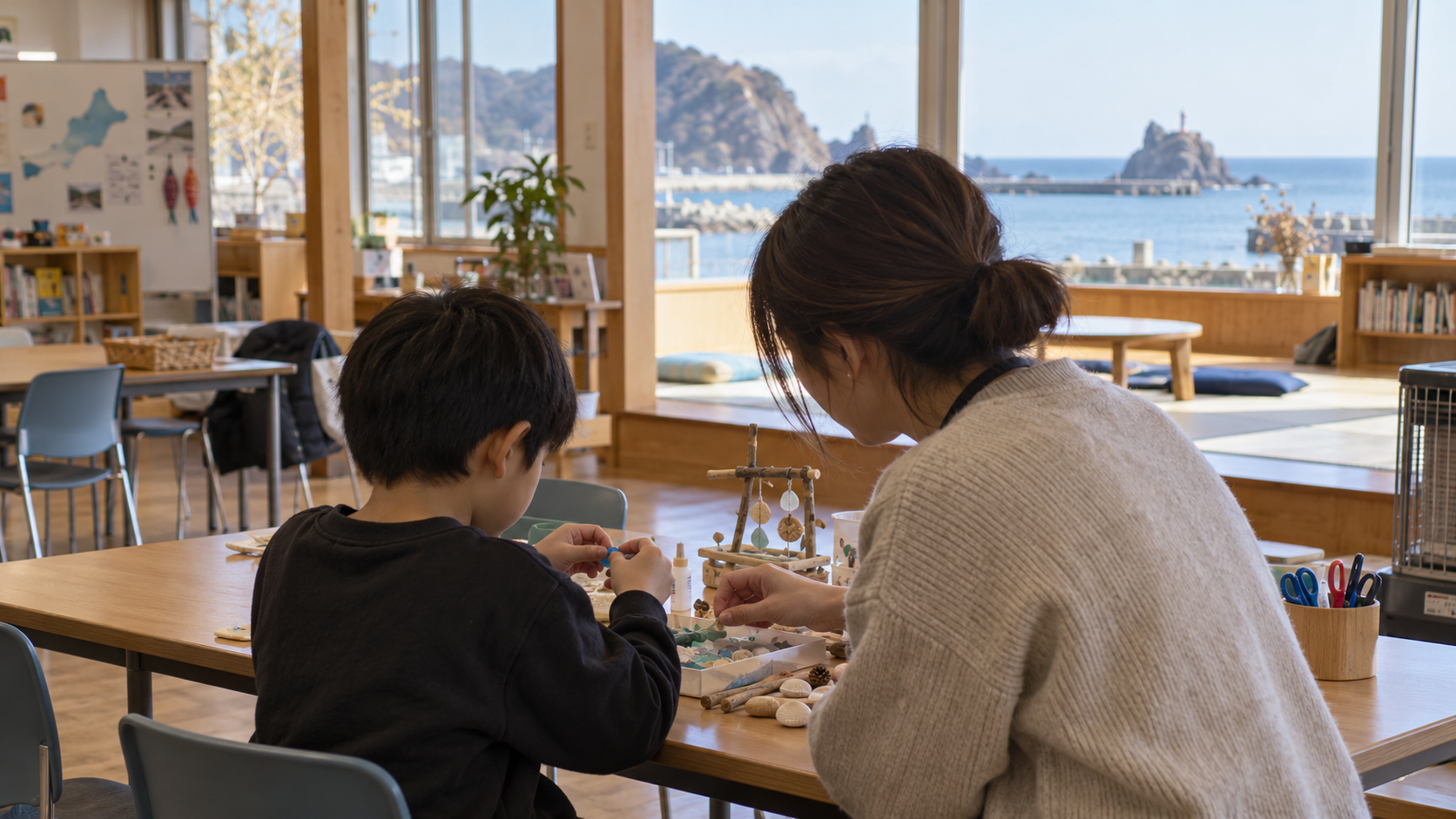 保護者と子どもが相談前に話したいことをノートへ書き出す様子