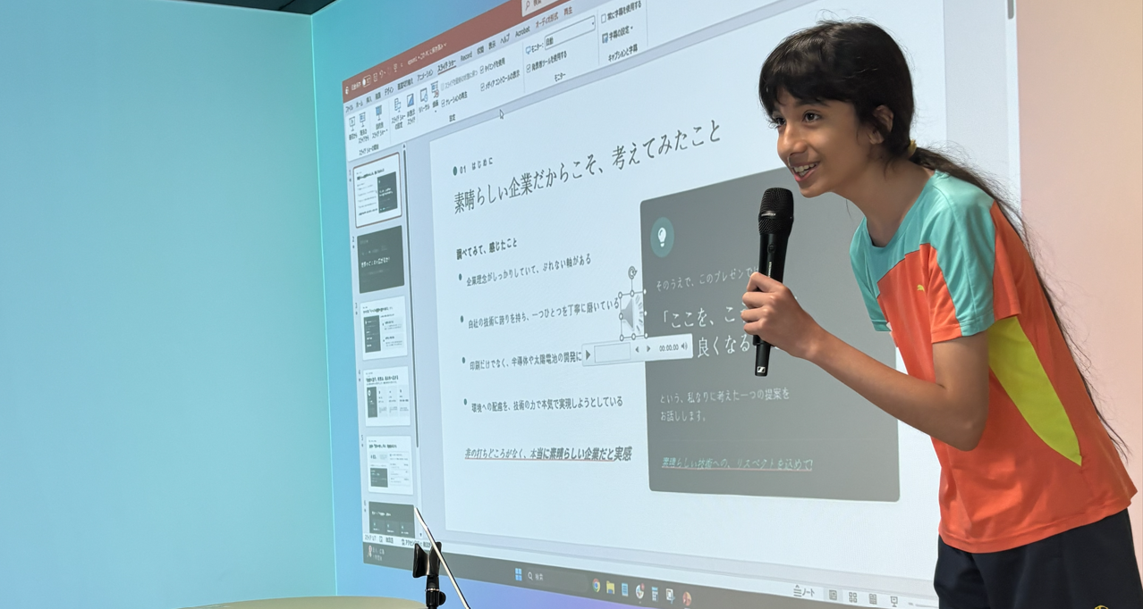 企業でプレゼンをするSTARくん